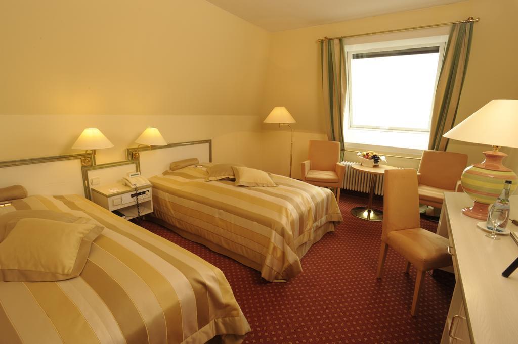 Panoramahotel Waldenburg ヴァルデンブルク 部屋 写真